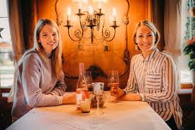 Jun 08, 2021 · kicken, turnen und mit anderen toben: Anzeige Auf Ein Glas Wein Mit Magdalena Neuner