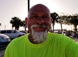 Single Yes i like to I lived in FL and TX for last 8 years lived alone been  in switzerland last 4 month i did have a truck company and do claims