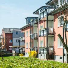 Sie ist eine ruhige rentnerin von 63 jahren mit einen kleinen alten mops. Wohnungen Bauverein Erftstadt Eg