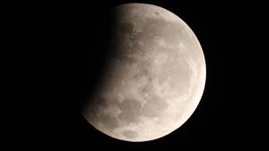 Gerhana bulan adalah peristiwa terhalanginya cahaya matahari oleh bumi sehingga tidak semuanya sampai ke bulan. Gerhana Bulan Sebagian 17 Juli 2019 Bmkg
