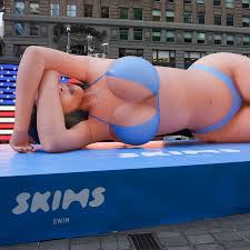 Kim Kardashians Skims Balloon in Times Square Is a Marketing Moment - The  New York Times