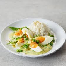 Scharfes hähnchen mit pfifferlingen und erbsen, dazu ein frischer salat. Hahnchen Currysauce Rezept Essen Und Trinken