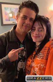 This Picture Of Billie Joe Armstrong And Billie Eillish He Started Doing Music Professionally Around The Same Age And Each Other And Are Both Fans Of Each Others Music 9gag Active admins needed ©we ɑre the officiɑl fɑns club of billie joe armstrong® #bjafamily <. this picture of billie joe armstrong
