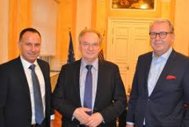 In attendance were michael kretschmer, minister president of the free state of saxony, dr. Sachsen Anhalts Ministerprasident Reiner Haseloff Auf Der Zeitschiene Des Ausstiegs Aus Der Kohle Darf Kein Blackout Entstehen Wirtschaft Und Markt