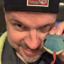 Kelly Wells (@spookymilk)