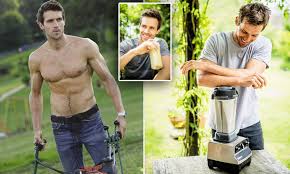 Diet Coke Hunk Launches A New Book On Juicing Diet Coke New Books Andrew Cooper
