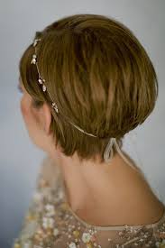Chignon decoiffé mariage i 30 idées coiffure chignon mariage. Idee Coiffure 1001 Idees Pour Une Coiffure Mariage Cheveux Courts Les Coiffures Des Invitees Madame Tn Magazine Feminin Numero 1 Mode Beaute Shopping Lifestyle