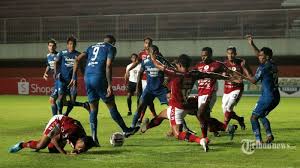 Pelatih persib bandung, robert alberts mengapresiasi hasil drawing grup piala menpora 2021 yang berlangsung di jakarta, senin (8/3/2021). My70cuxubqtvnm