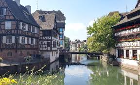 Le séisme, d'une magnitude de 3,3 sur l'échelle de richter, a été mesuré à 14h38 à proximité de strasbourg, précise le rénass (réseau national de surveillance sismique), qui le qualifie « d'évènement induit ». Vynbebzwojgbvm