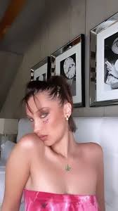 Bella hadid talked about finding pure wisdom following an instagram hiatus. Bella Hadid Ig Live Makeup Personal Gotceleb