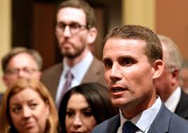 California Senate elects new leader