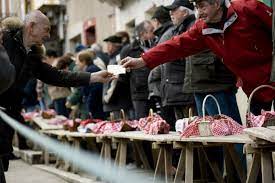 Des manifestations sur le thème de la truffe se déroulent en saison, du 1er situé au sud du parc naturel régional des causses du quercy, le pays de lalbenque vous invite à découvrir son trésor. Le Marche Aux Truffes Truffedelalbenque