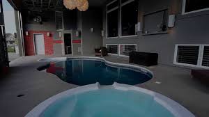 Contemporaine Avec Piscine Interieure Youtube