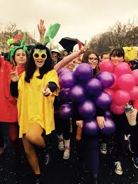 Deguisement Costume Fruit Ananas Pineapple Fraise Raisin Salade De Fruit Fruit Costumes Playing Dress Up Tropical Party