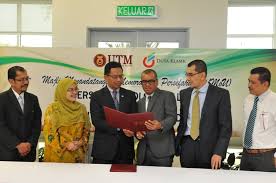 Traxx fm klasik fm minnal fm ai fm asyik fm sabah fm sabah v fm sarawak fm wai fm 682 mhz. Mou Signing Ceremony Between Utm And Duta Klasik Sdn Bhd Dato Seri Ir Dr Zaini Bin Ujang