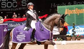 Wręczył ją piotr adamczyk (galeria). Salzburg Jessica Von Bredow Werndl Und Dalera Tanzen Zum Weltcup Sieg