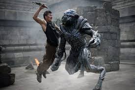 Небо закрыли нависающие над городами космические корабли. Frank Grillo Und Iko Uwais Kampfen Gegen Aliens Neuer Trailer Zu Beyond Skyline Moviebreak De