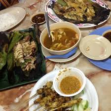 Ikan bakar adalah hidangan ikan yang dibakar atau dipanggang di atas api atau bara api. Foto Di Ikan Bakar Pantai Remis 16 Tips