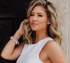 Keri Ford's Instagram, Twitter & Facebook