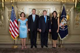 See more of klaus iohannis on facebook. Tinutele Lui Carmen Si Klaus Iohannis La New York Comentate De Cristina Craciun Elle Ro