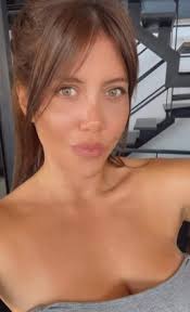 Wanda Nara shows off new dramatic look after dying hair back to 'natural'  colour