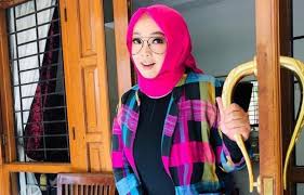 Rancangan baju buat rina nose, dari dulu kan gagal waktu dengan yang dulu. Mkzm4ofisnqscm