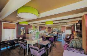 The famous valley west mall is located within walking distance as well as target, hyvee, and many restaurants. Hotel West Inn Hippolytushoef Niederlande Auf Hotels Nl