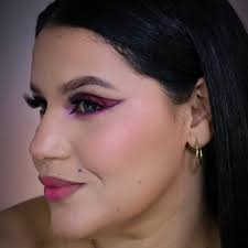 Video posted by HUDA BEAUTY (@hudabeauty)