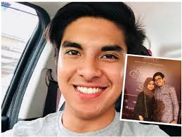 Kento momota mengalami kecelakaan di jalan tol malaysia dan menyebabkan supir meninggal. Girlfriend Yb Syed Saddiq Nampaknya Sejak Pru14 Ramai Betul Individu Yang Mula Mengambil Berat Tentang Syed Saddiq Sehinggakan Ada Suami