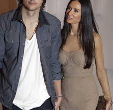 Demi was raised by her mother and stepfather, dan guynes. Society Expertin Was In Der Ehe Zwischen Demi Und Ashton Schief Lief Welt