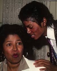 Mother Katherine and Paris Jackson at the Gary Indianna family home 2300  Jackson street ❤️🫶🏽