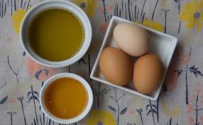 Daca ai parul acoperit, vei putea sa si dormi cu aceasta masca. 7 MÄƒÈ™ti De PÄƒr Cu Ulei De Ricin Pe Care Le PoÈ›i Face AcasÄƒ