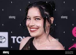 Sharon Upham's Instagram, Twitter & Facebook