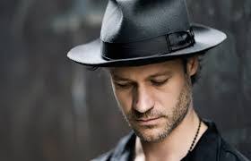 Aaron Elston's Instagram, Twitter & Facebook