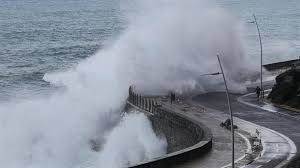Una alerta naranja y siete avisos amarillos hoy por viento, olas y ...