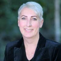 Julie Annis's Instagram, Twitter & Facebook