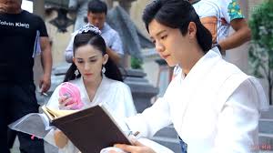 吴邪不傻白甜 鹿晗穿古装和娜扎配一脸-国际在线