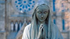 Une apparition mariale, appelée aussi mariophanie, est un supposé phénomène surnaturel se rapportant spécifiquement à une vision de la vierge marie, mère de jésus. Cameroun Une Nouvelle Apparition De La Vierge Marie Dans Le Pays Le360afrique Com