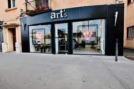 La coiffeuse à su très vite compris ce que je voulais et a fait un diagnostic de l'état de mes cheveux instantanément. Love My Shops Salon Art S Coiffure I Love Saint Priest