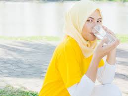 Air zamzam bermanfaat untuk apa saja yang diniatkan ketika meminumnya. 6 Manfaat Air Zamzam Bagi Jemaah Haji Yang Hamil