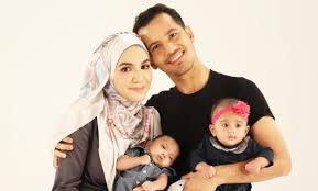 Usahawan kosmetik datuk seri aliff syukri ditahan polis pada khamis (5 mac) bagi membantu dalam siasatan behubung dakwaan beliau mendera anak angkat perempuannya berusia. Penat Dah Cakap Anak Bawah Jagaan Jkm Isteri Aliff Syukri Hiburan Mstar