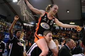 Jun 18, 2021 · dans faut qu'on parle, sur canal+, 6 athlètes en activité parlent face caméra de leur homosexualité. Celine Dumerc Au Bourges Basket Onze Ans De Carriere En Images Bourges 18000