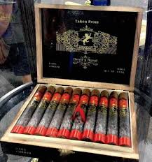 Esteban Carreras Devil's Hand – Black Cat Cigar Company