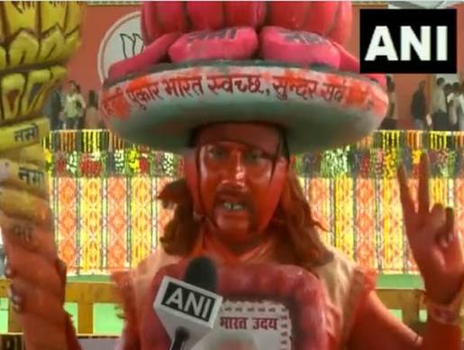 MP: Bihar man dressed up like Lord Hanuman arrives to attend PM Modi's rally in Sidhi