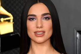 Vi a ellie goulding, a kylie minogue, a katy, ariana, gaga, demi, miley, pink, bebe rexha, sabrina carpenter, o caralho a quatro. Sgu6utn1zkck7m
