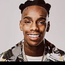 誰が最も象徴的なマグショットを持っているのか 📸🤔