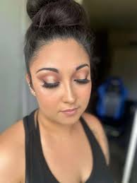 Hi everyone! My name is Andrew, and I'm a professional makeup artist with 8  years of experience in the beauty industry. I recently moved to the area  from Northern Nevada and am