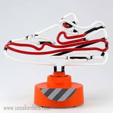 Une Lampe De Chevet Nike Air Max 1 Sneakers Fr Nike Air Max Chaussure Lacoste Air Max 1