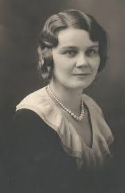 Betty Redding's Instagram, Twitter & Facebook