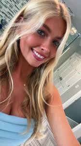 One more for the hair and dress😘 #hoco